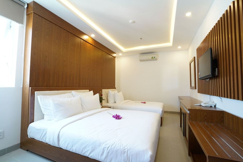 GIC Land 2 Hotel Deluxe Triple Room 4