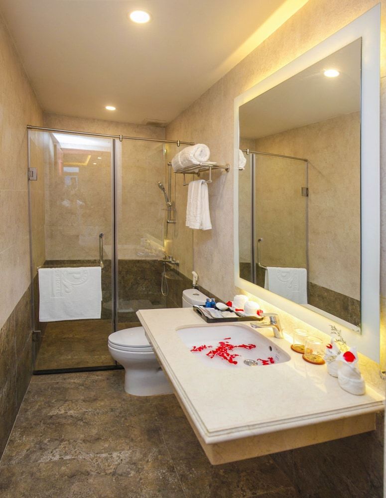 GIC Land 2 Hotel Deluxe Triple Room 7