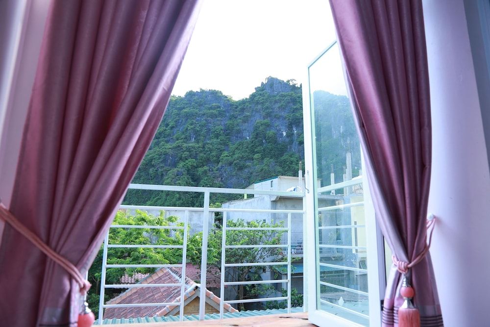 Suite, 1 Queen Bed, Balcony, Mountainside