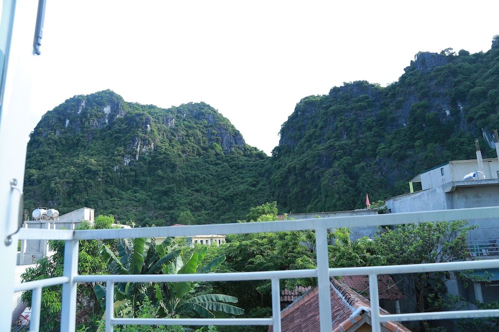 Suite, 1 Queen Bed, Balcony, Mountainside