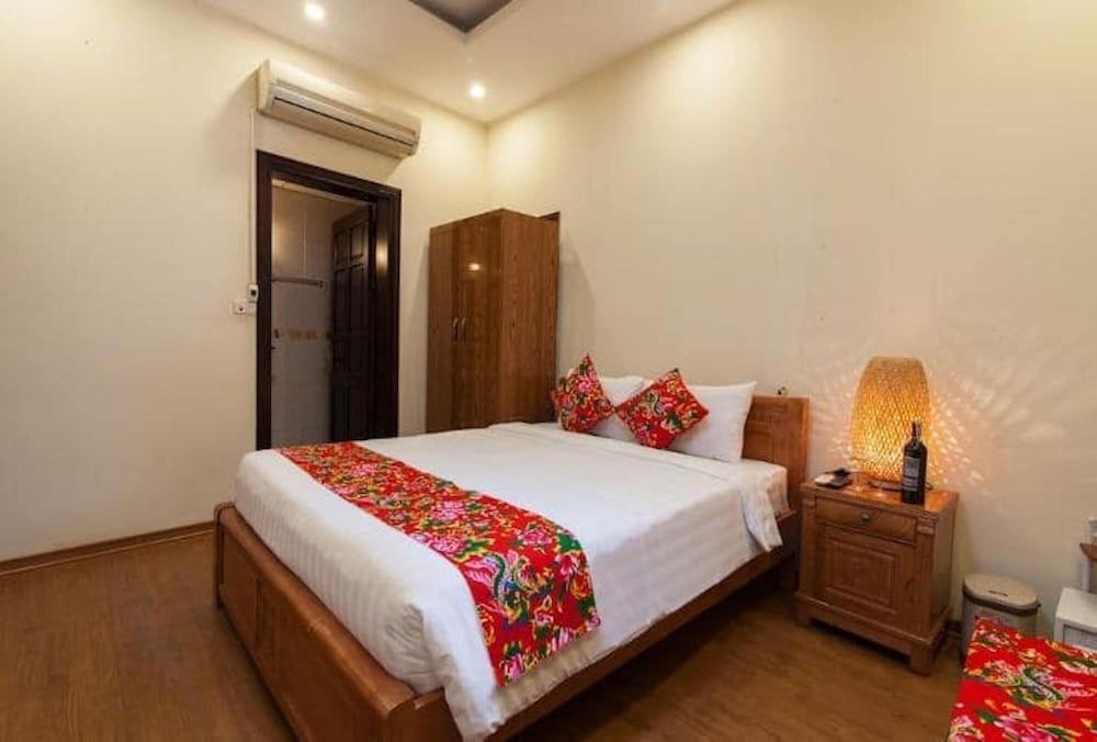 undefined Dollar Homestay & Travel 8