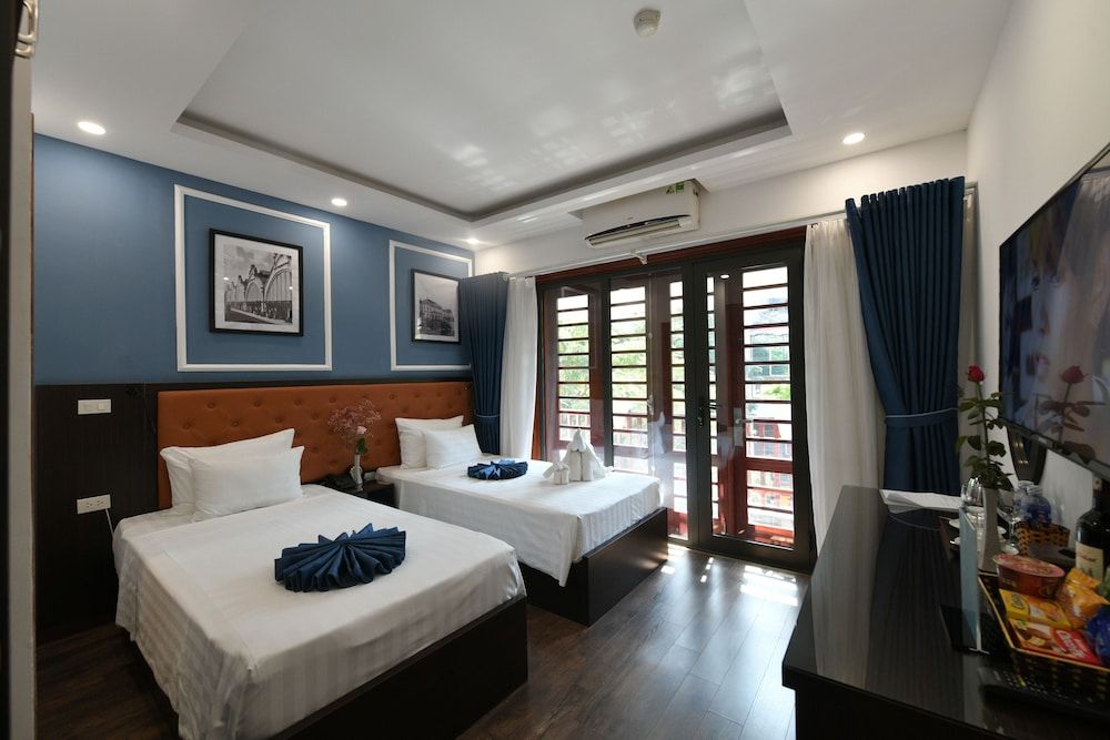 Hanoi Elpis Central Hotel Honeymoon Double or Twin Room, Balcony, City View 20