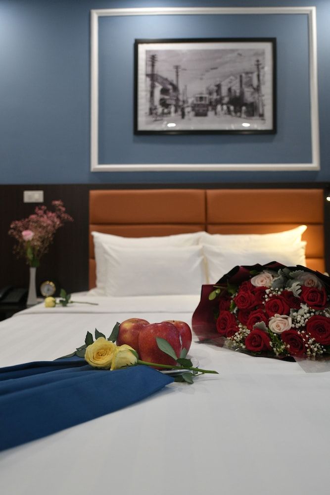 Hanoi Elpis Central Hotel Honeymoon Double or Twin Room, Balcony, City View 15