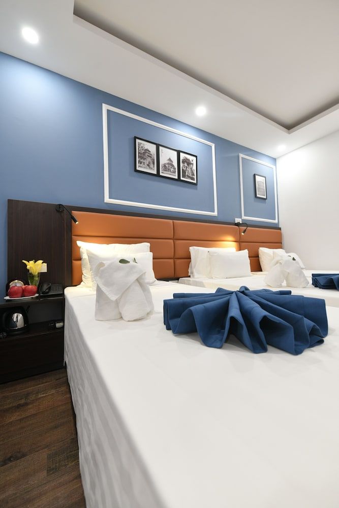 Hanoi Elpis Central Hotel Deluxe Triple Room 5