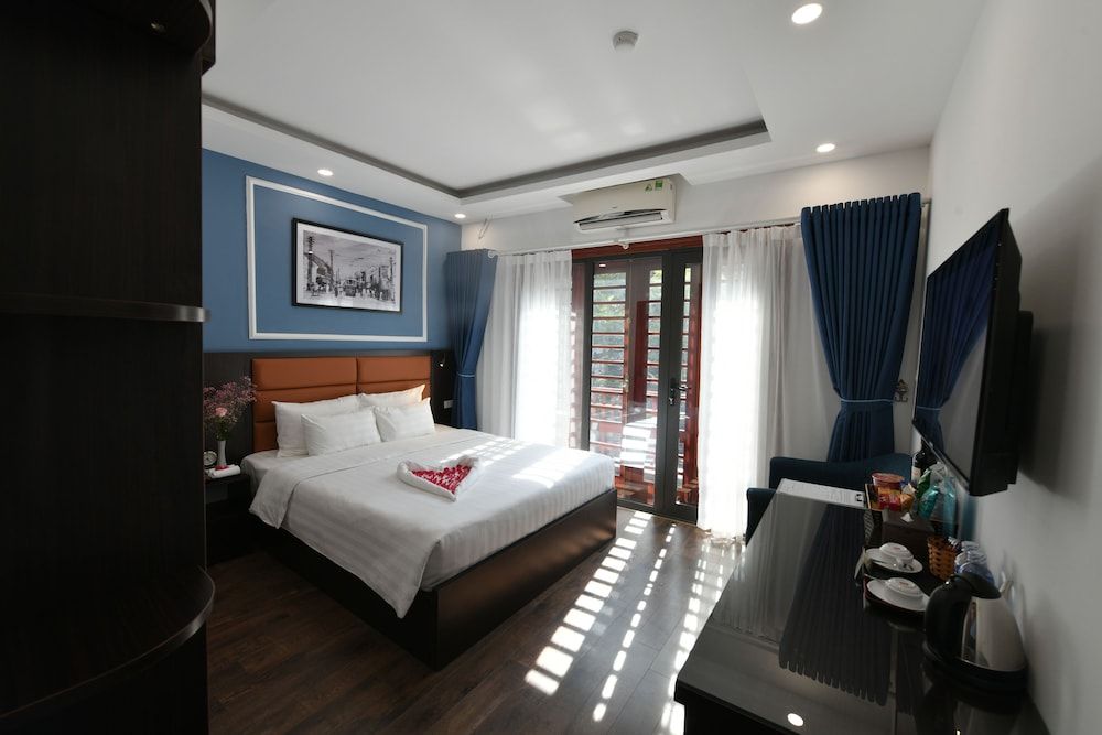 Hanoi Elpis Central Hotel Honeymoon Double or Twin Room, Balcony, City View 5