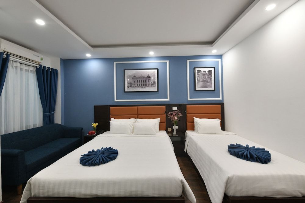 Hanoi Elpis Central Hotel Deluxe Triple Room 12