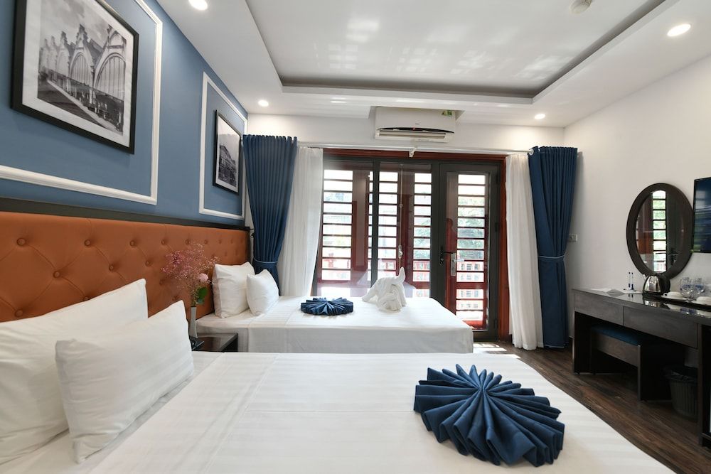 Hanoi Elpis Central Hotel Honeymoon Double or Twin Room, Balcony, City View 17