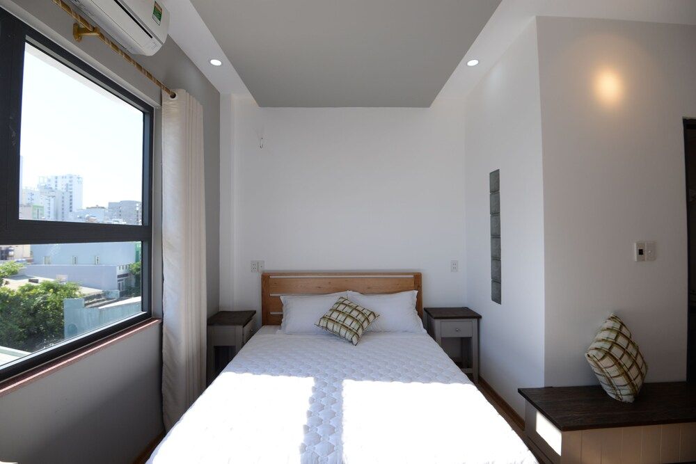 Bobo House Silver Room 8