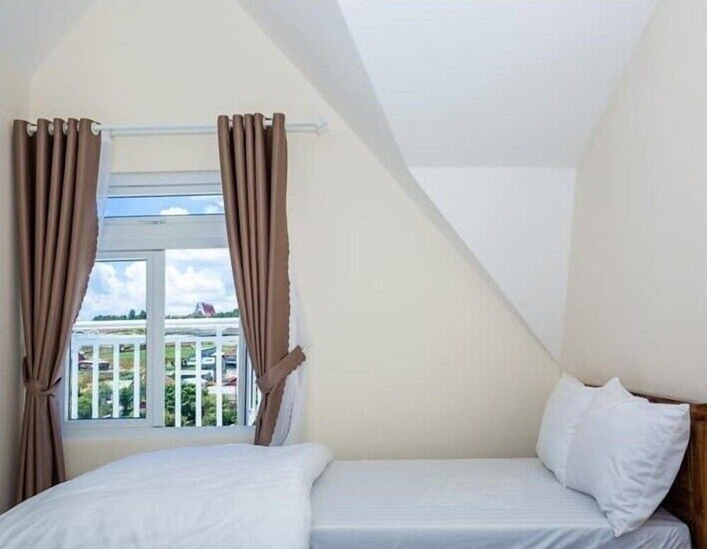 undefined Huong Anh Luxury Hotel Dalat 4