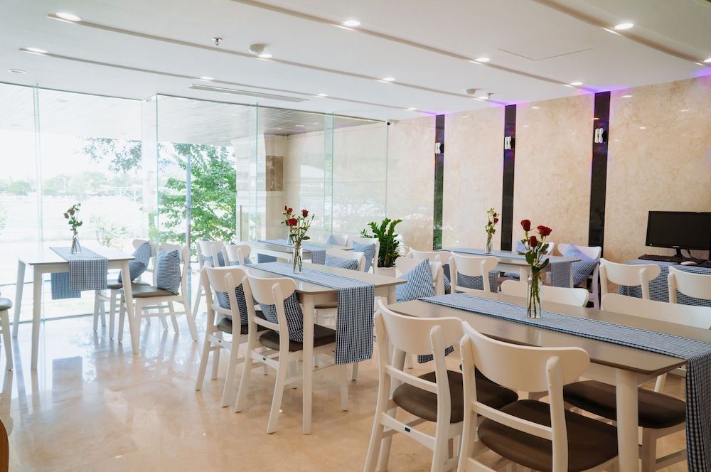 undefined Sunshine Hotel 4