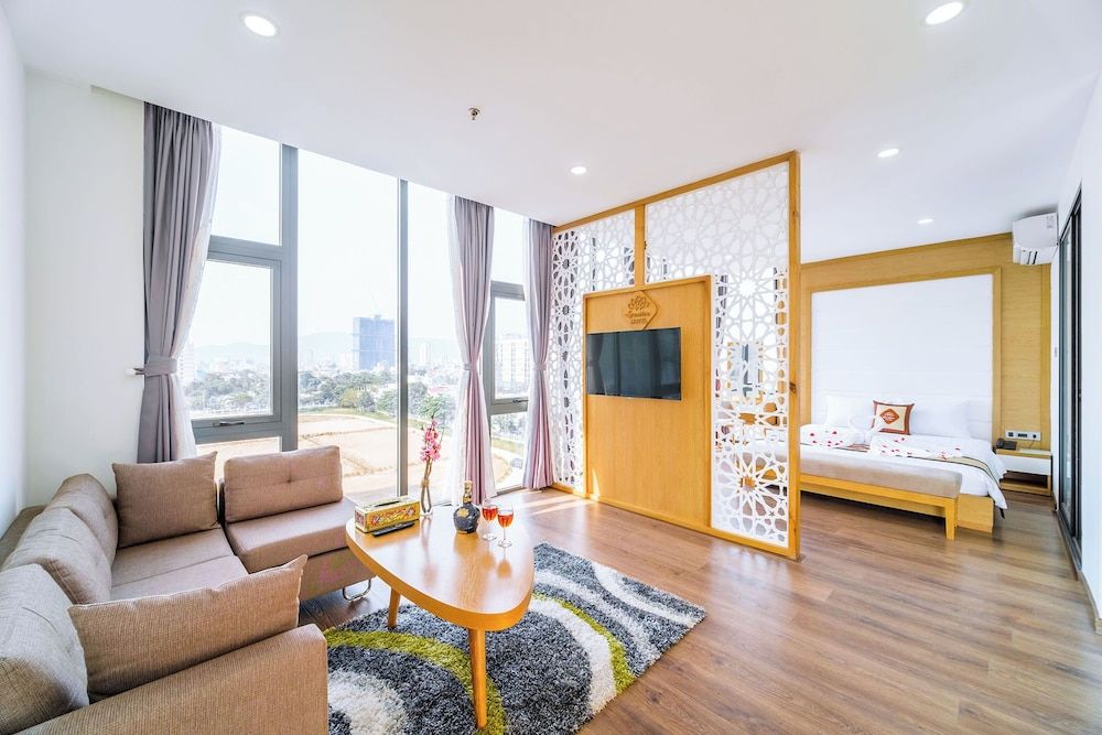 Sunshine Hotel VIP Room