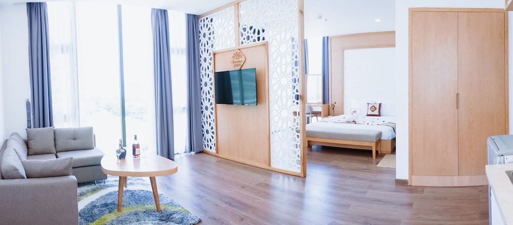 undefined Sunshine Hotel 10