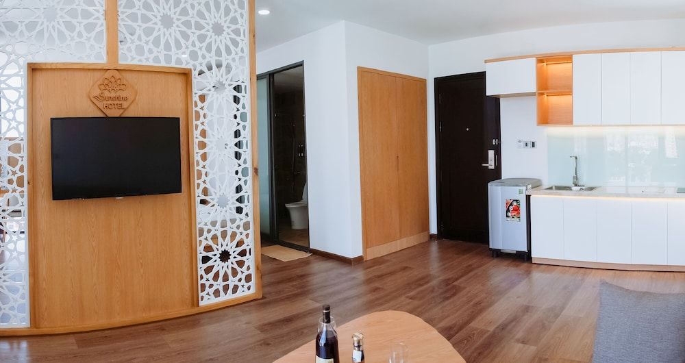 Sunshine Hotel VIP Room 5