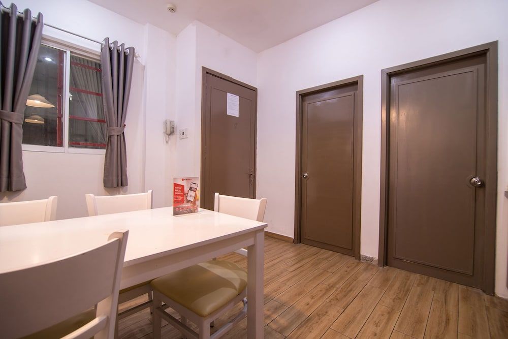 undefined Reddoorz Plus Near Tan Dinh Market 9