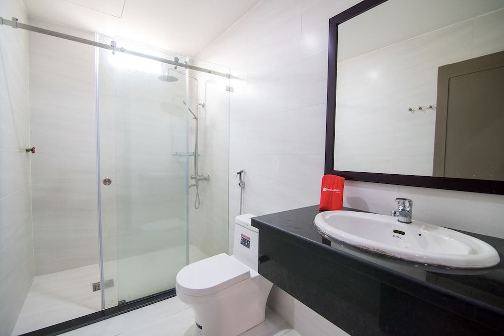 undefined Reddoorz Plus Near Tan Dinh Market 6