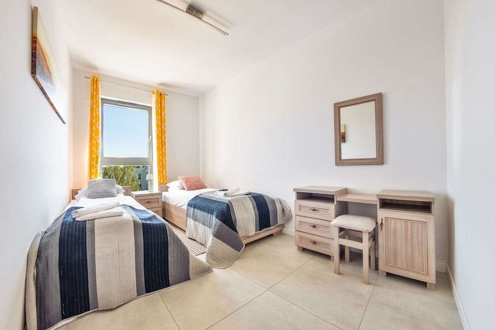 Apartment (9E/40)