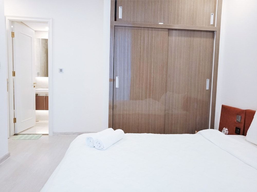 Vinhomes Golden River Ruby Apartment, 2 Bedrooms, Balcony, Courtyard View 4