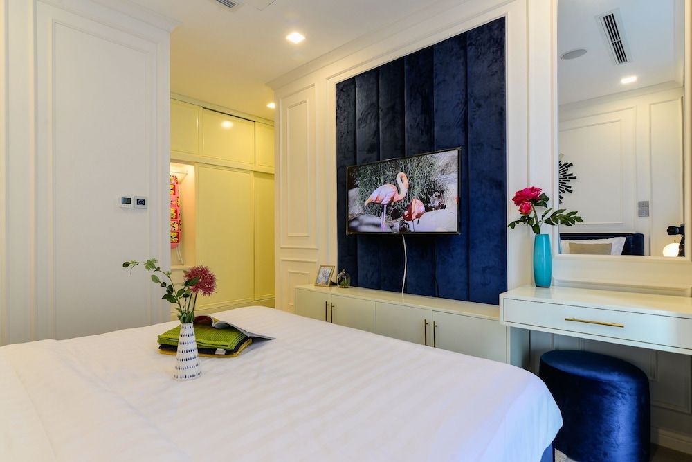 Vinhomes Golden River Ruby Deluxe Condo, 2 Bedrooms, City View 16