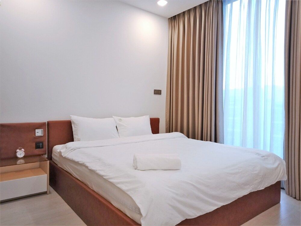 Vinhomes Golden River Ruby Apartment, 2 Bedrooms, Balcony, Courtyard View 7