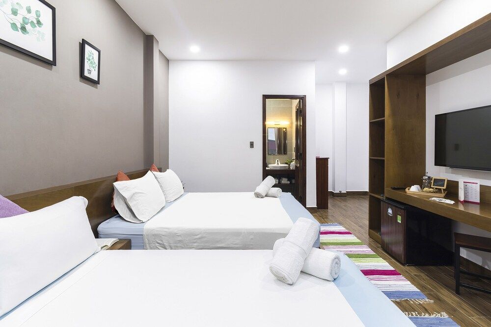 Christina's Da Lat - The Green House Deluxe Quadruple Room, City View 3