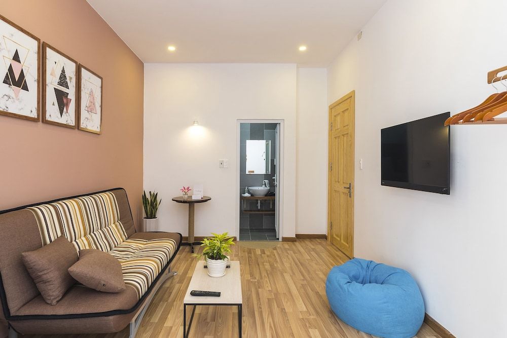 Christina's Da Lat - The Green House 2 Premium Room, 1 King Bed with Sofa bed, Non Smoking, City View 4