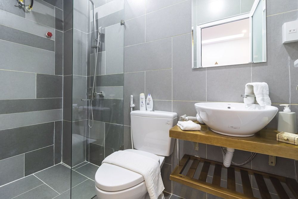 Christina's Da Lat - The Green House 2 Premium Room, 1 King Bed with Sofa bed, Non Smoking, City View 12