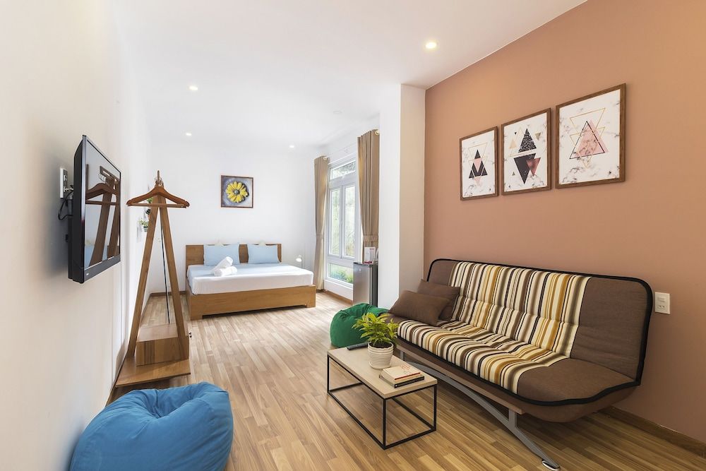Christina's Da Lat - The Green House 2 Premium Room, 1 King Bed with Sofa bed, Non Smoking, City View 5