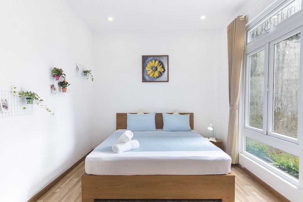 Christina's Da Lat - The Green House 2 Premium Room, 1 King Bed with Sofa bed, Non Smoking, City View 3