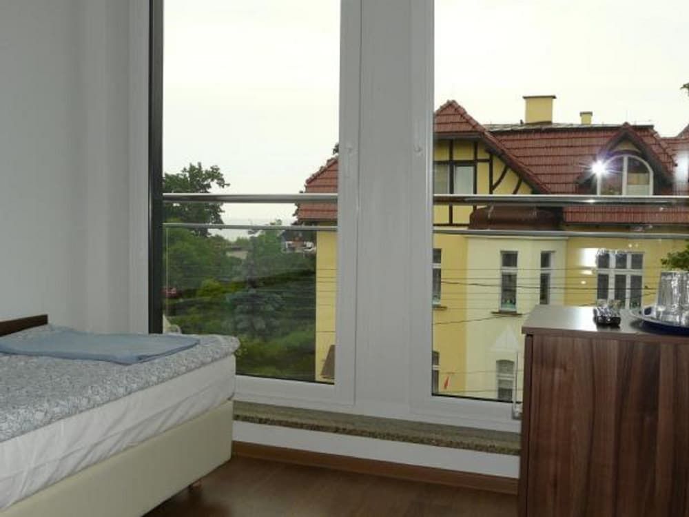 Standard Double Room (2)