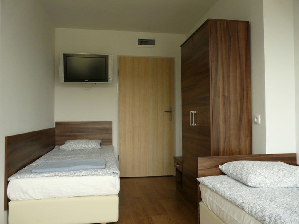 Standard Double Room (7)