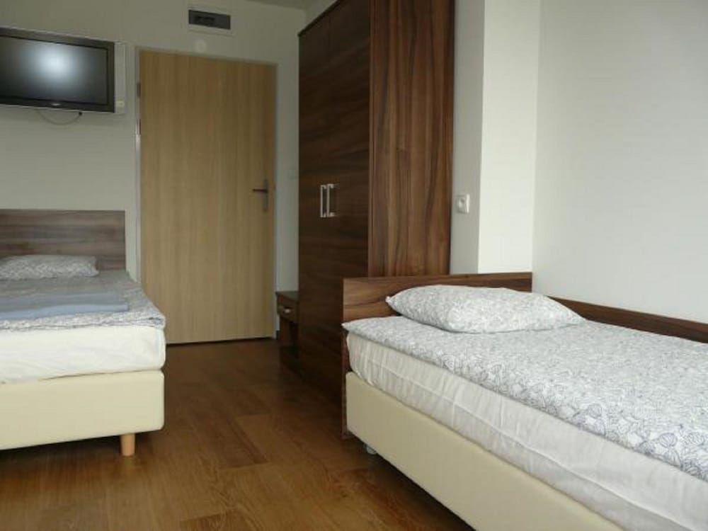 Standard Double Room (7)