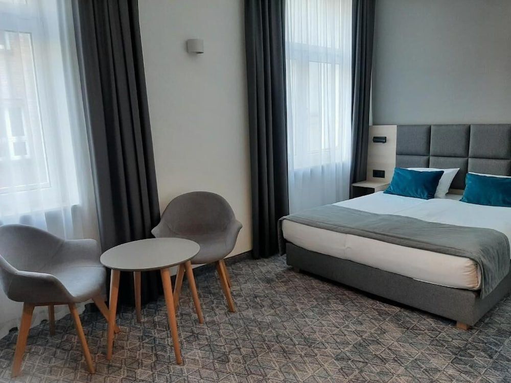 Deluxe Double Room, 1 Queen Bed, Courtyard View (4*)