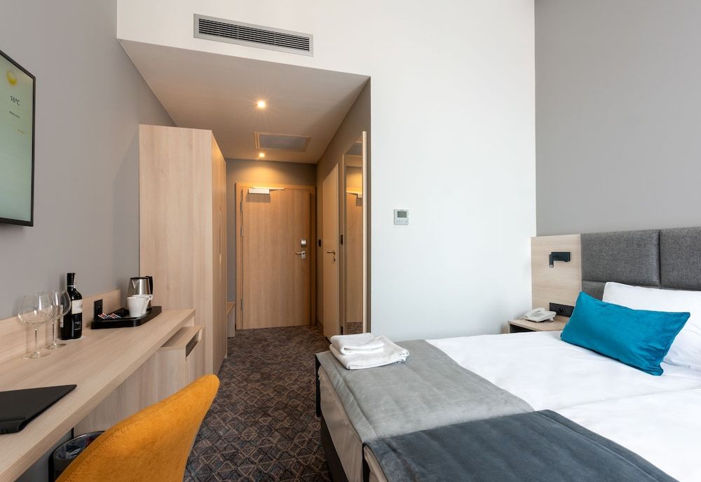 Family Room, 2 Bedrooms (3*)