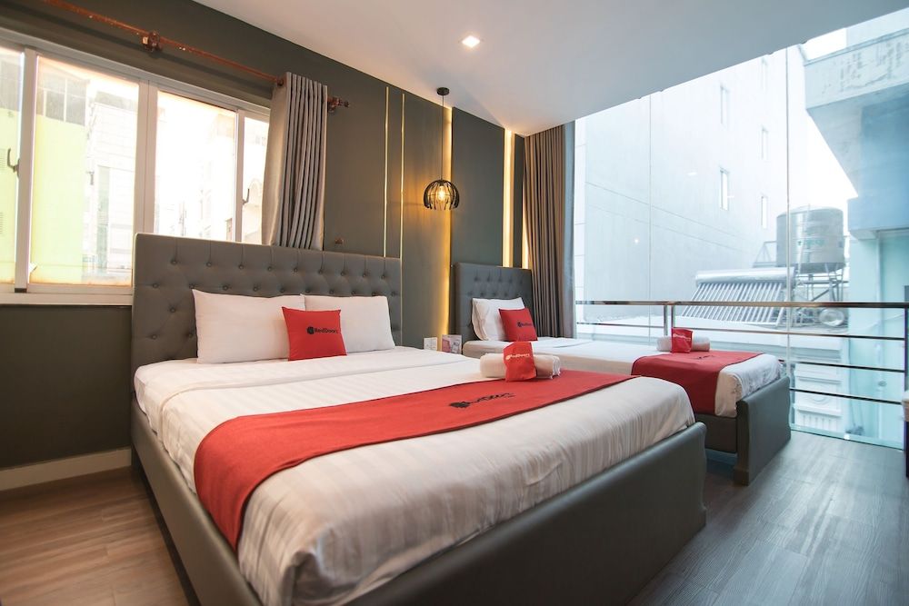 undefined RedDoorz Plus near Saigon Centre 3