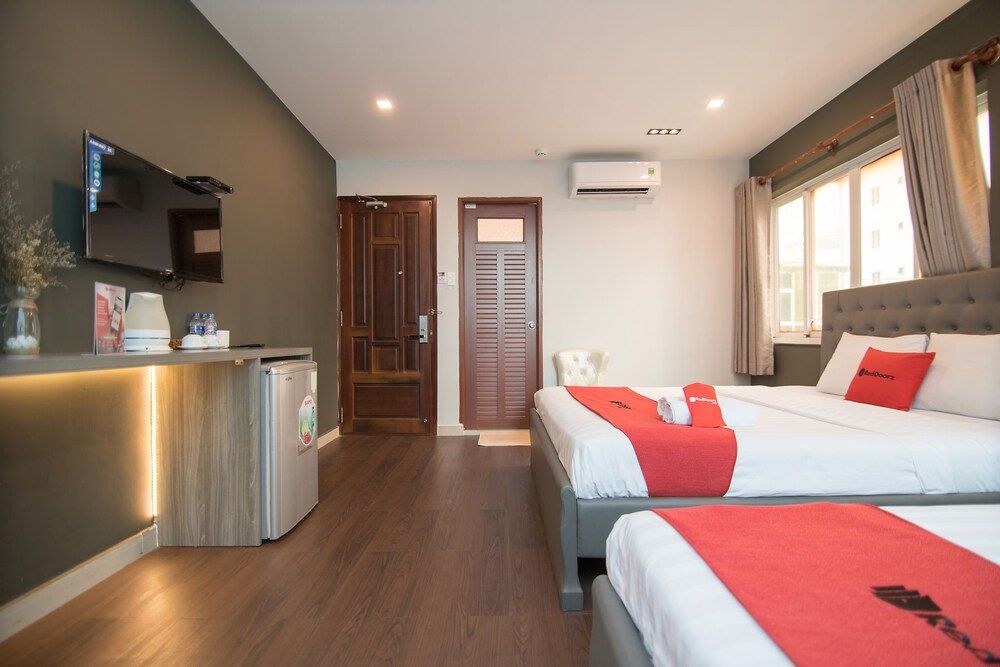 undefined RedDoorz Plus near Saigon Centre 2