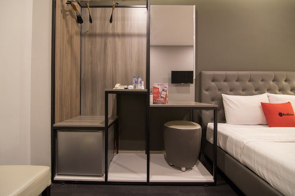 undefined RedDoorz Plus near Saigon Centre 9