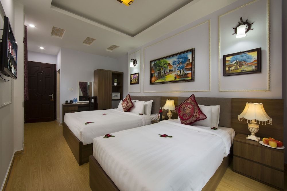 Camel City Hotel Deluxe Triple Room 2