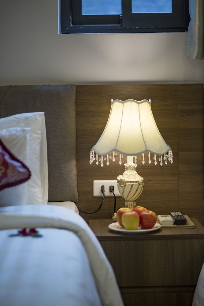 Camel City Hotel Deluxe Triple Room 10