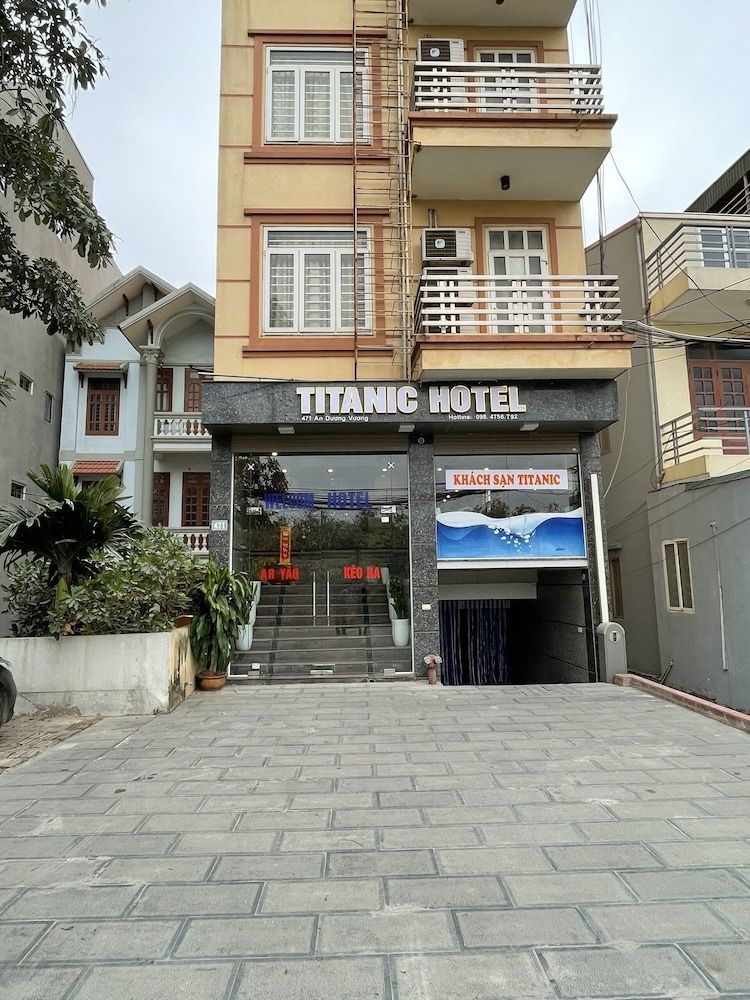 undefined Titanic Hotel