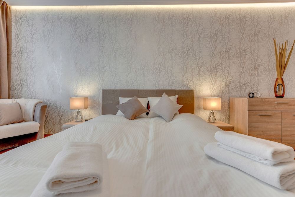 Aura by Downtown Apartments Deluxe Apartment 3