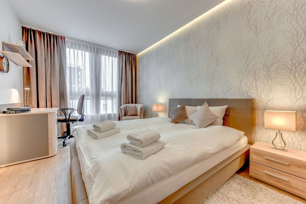 Aura by Downtown Apartments Deluxe Apartment 4