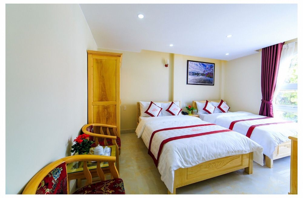 Lien Son Hotel Da Lat Deluxe Quadruple Room, City View 4