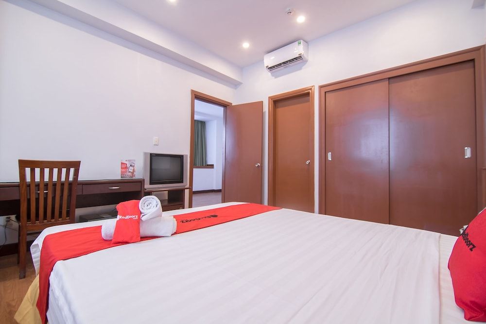 undefined RedDoorz Plus near Van Mieu Quoc Tu Giam 9