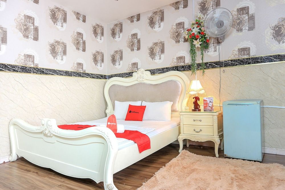 undefined RedDoorz @ Cong Hoa Street 7