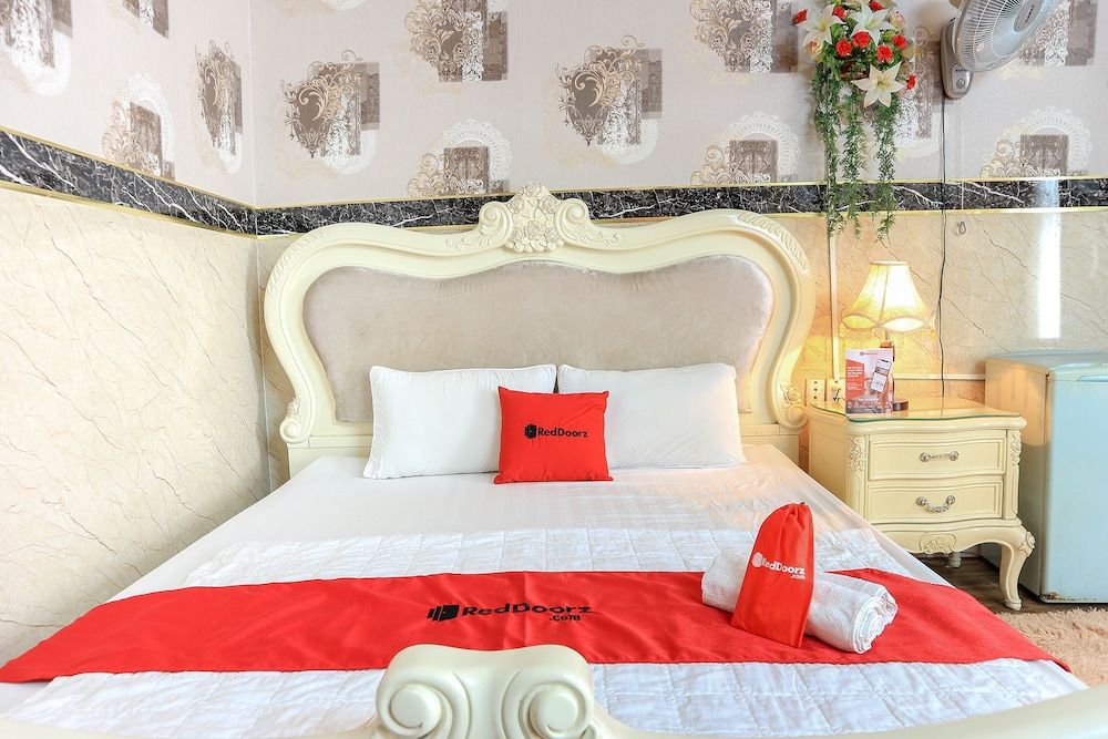 undefined RedDoorz @ Cong Hoa Street 6