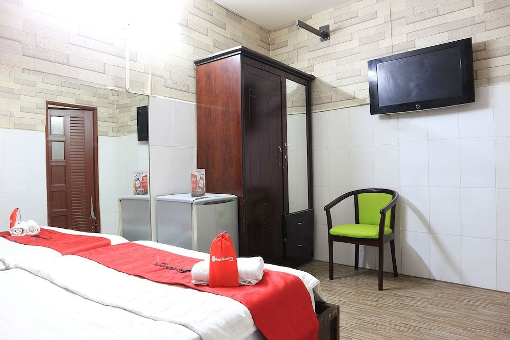 undefined RedDoorz @ Cong Hoa Street 3