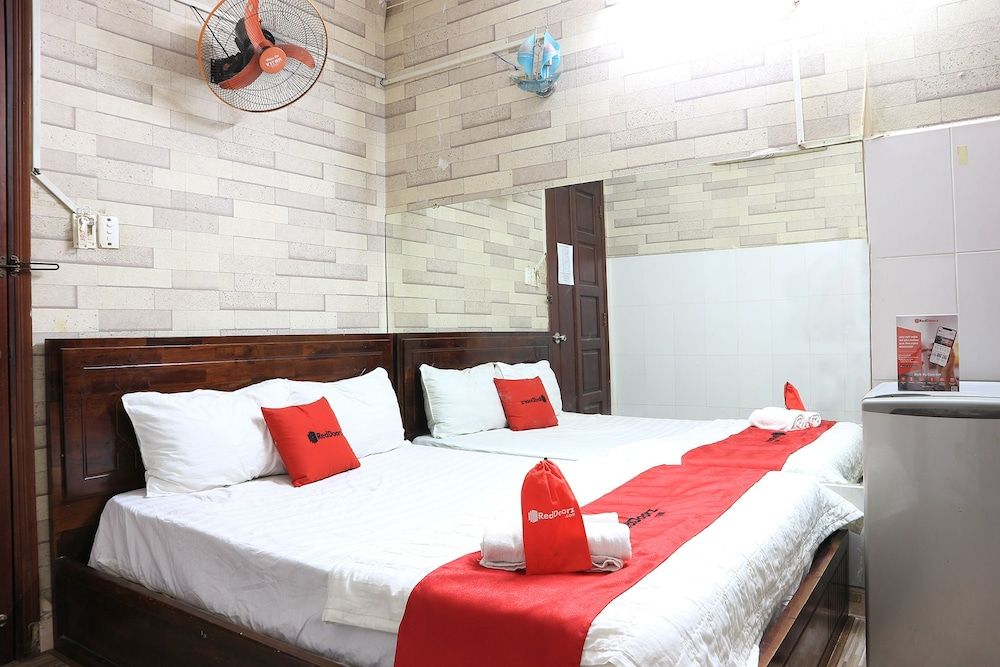 RedDoorz @ Cong Hoa Street Standard Room 2
