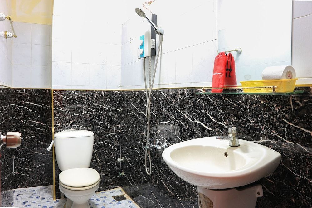 undefined RedDoorz @ Cong Hoa Street 9