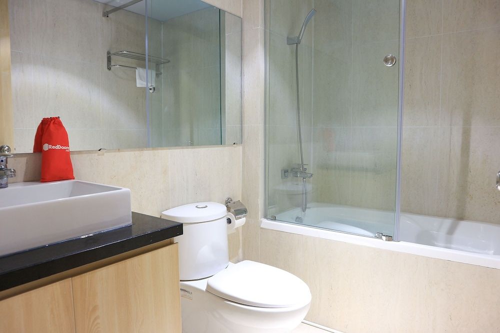 undefined RedDoorz Plus @ Le Van Sy Street 2 9