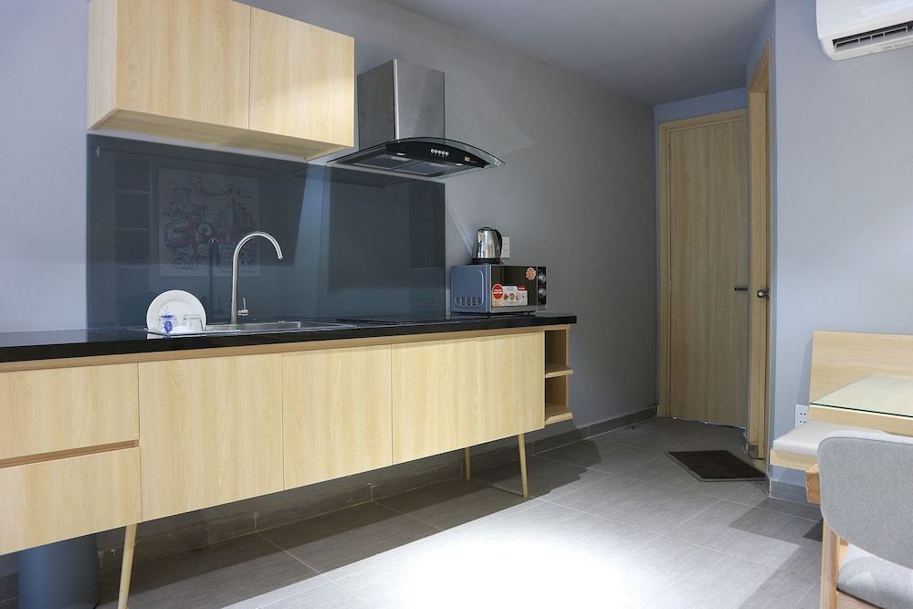 undefined RedDoorz Plus @ Le Van Sy Street 2 4